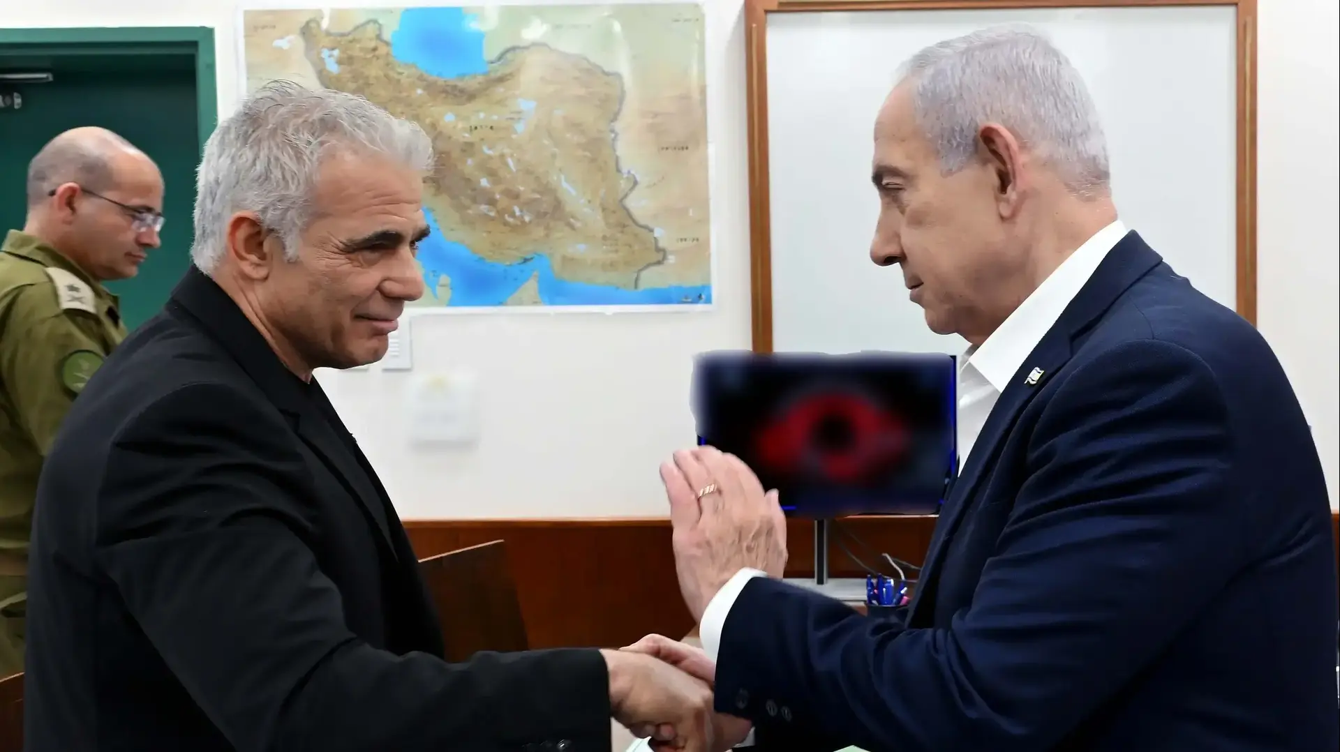 ראש הממשלה בנימין נתניהו נפגש עם ראש האופוזיציה יאיר לפיד לעדכון ביטחוני,17 ביוני 2025
ראש הממשלה בנימין נתניהו נפגש עם ראש האופוזיציה יאיר לפיד לעדכון ביטחוני,17 ביוני 2025