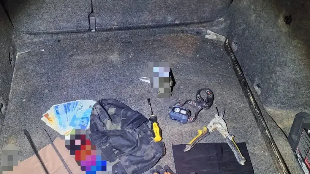 חוליית פורצים מהפזורה הבדואית נתפסה לאחר שפרצה למוסדות חינוך ברחבי הארץ חוליית פורצים מהפזורה הבדואית נתפסה לאחר שפרצה למוסדות חינוך ברחבי הארץ