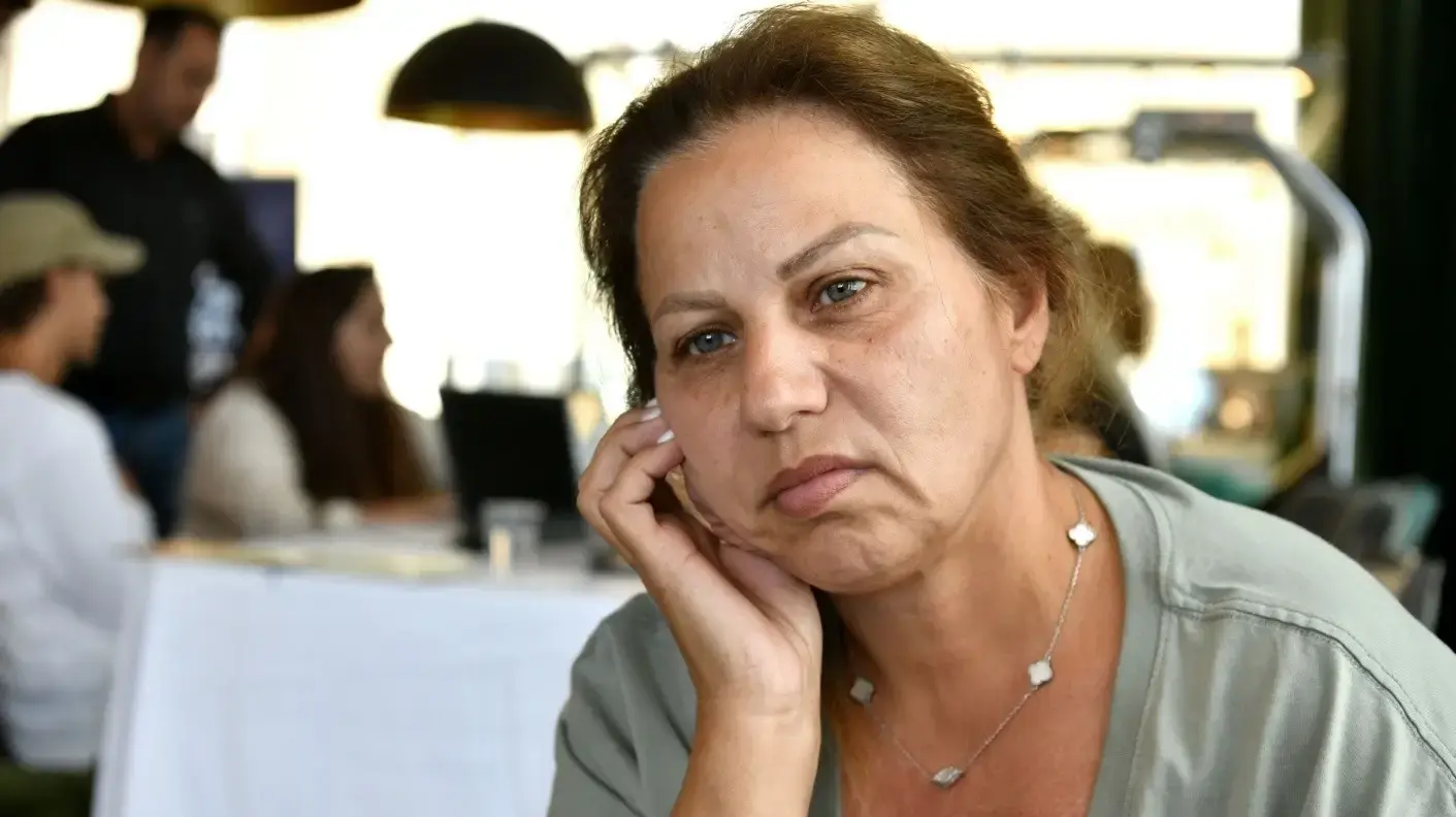 סיגל ליריה, מפונה מזירת נפילת טיל איראני בבת ים, קראון פלאזה, 18 ביוני 2025 סיגל ליריה, מפונה מזירת נפילת טיל איראני בבת ים, קראון פלאזה, 18 ביוני 2025
