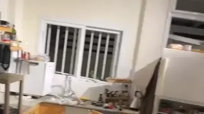 הכל נשפך מהמקרר, דלתות עפו: תיעוד - מה ההדף של הטיל עושה לבית. 18 ביוני 2025 הכל נשפך מהמקרר, דלתות עפו: תיעוד - מה ההדף של הטיל עושה לבית. 18 ביוני 2025