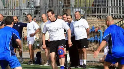 משחק כדורגל בין נבחרת חברי הכנסת לנבחרת ישראל לדורותיה