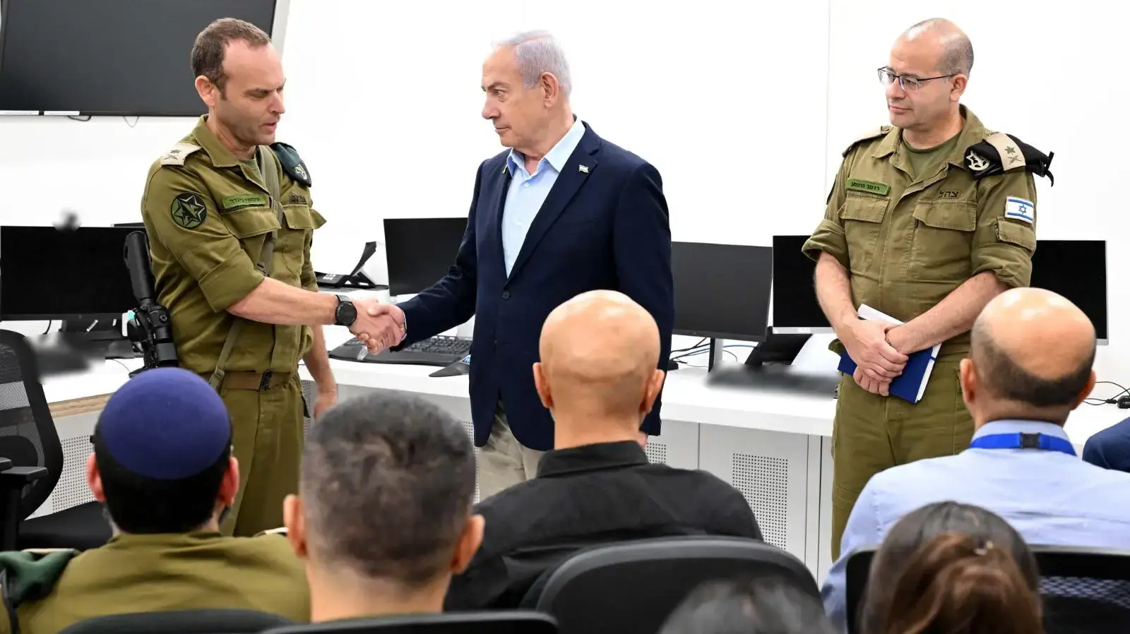 ראש הממשלה בנימין נתניהו ביקר בבסיס של אגף המודיעין יחד עם השר רון דרמר; המזכיר הצבאי, אלוף רומן גופמן; ראש המל״ל צחי הנגבי; וראש אגף המודיעין, אלוף שלומי בינדר, 20 ביוני 2025 ראש הממשלה בנימין נתניהו ביקר בבסיס של אגף המודיעין יחד עם השר רון דרמר; המזכיר הצבאי, אלוף רומן גופמן; ראש המל״ל צחי הנגבי; וראש אגף המודיעין, אלוף שלומי בינדר, 20 ביוני 2025