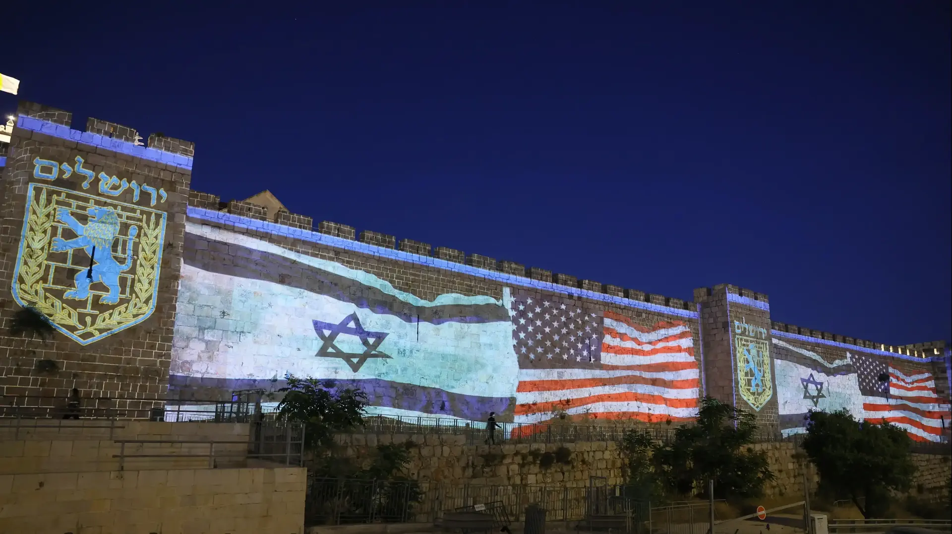 חומות העיר העתיקה בירושלים הוארו בדגלי ישראל וארה"ב. 22.6.25 חומות העיר העתיקה בירושלים הוארו בדגלי ישראל וארה"ב. 22.6.25