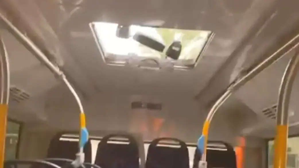 נהג דן בדרום נפצע מפגיעת טיל בבאר שבע נהג דן בדרום נפצע מפגיעת טיל בבאר שבע