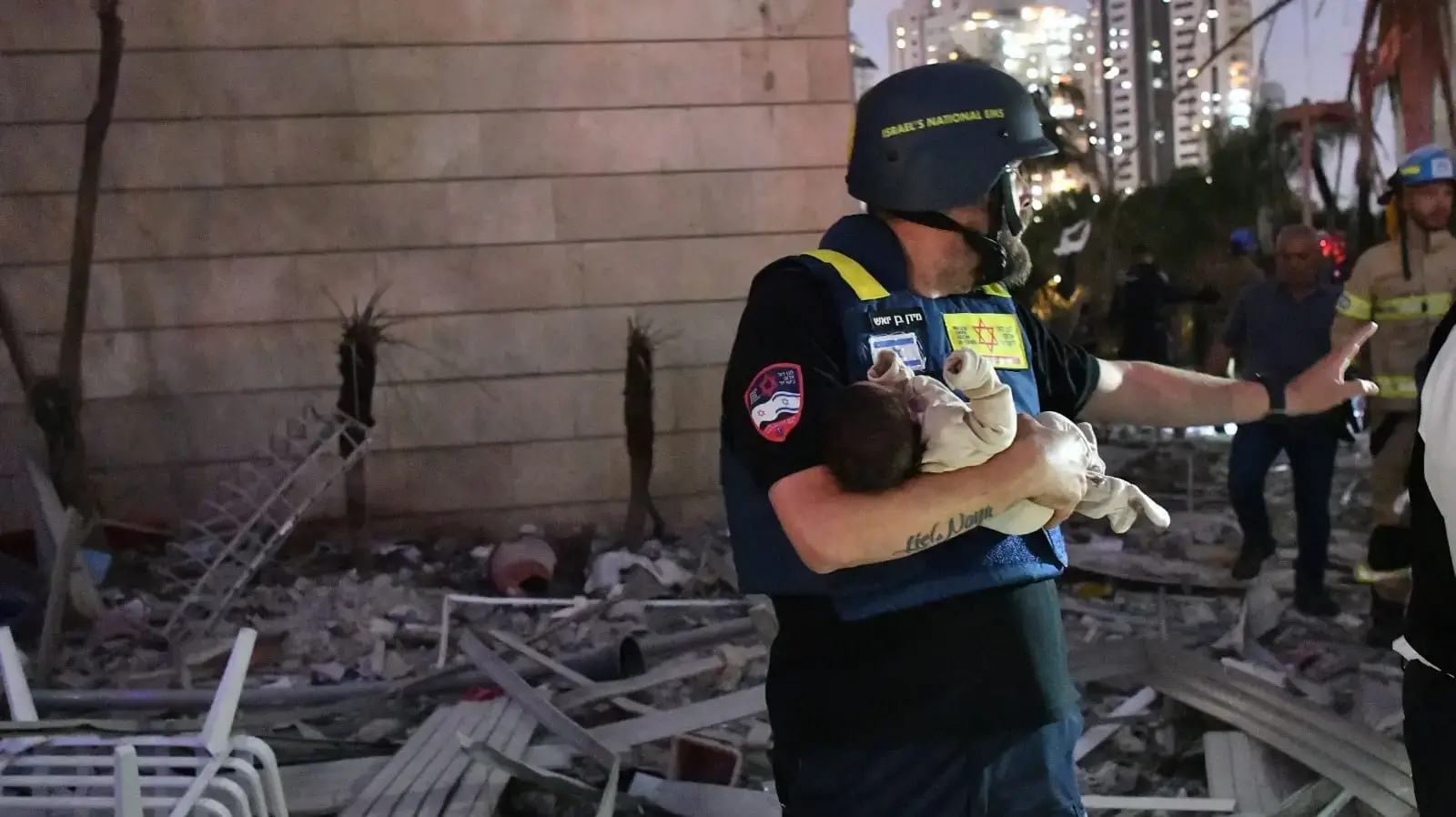 חילוץ מזירת נפילה טילים ששוגרו מאיראן,16 ביוני 2025 חילוץ מזירת נפילה טילים ששוגרו מאיראן,16 ביוני 2025