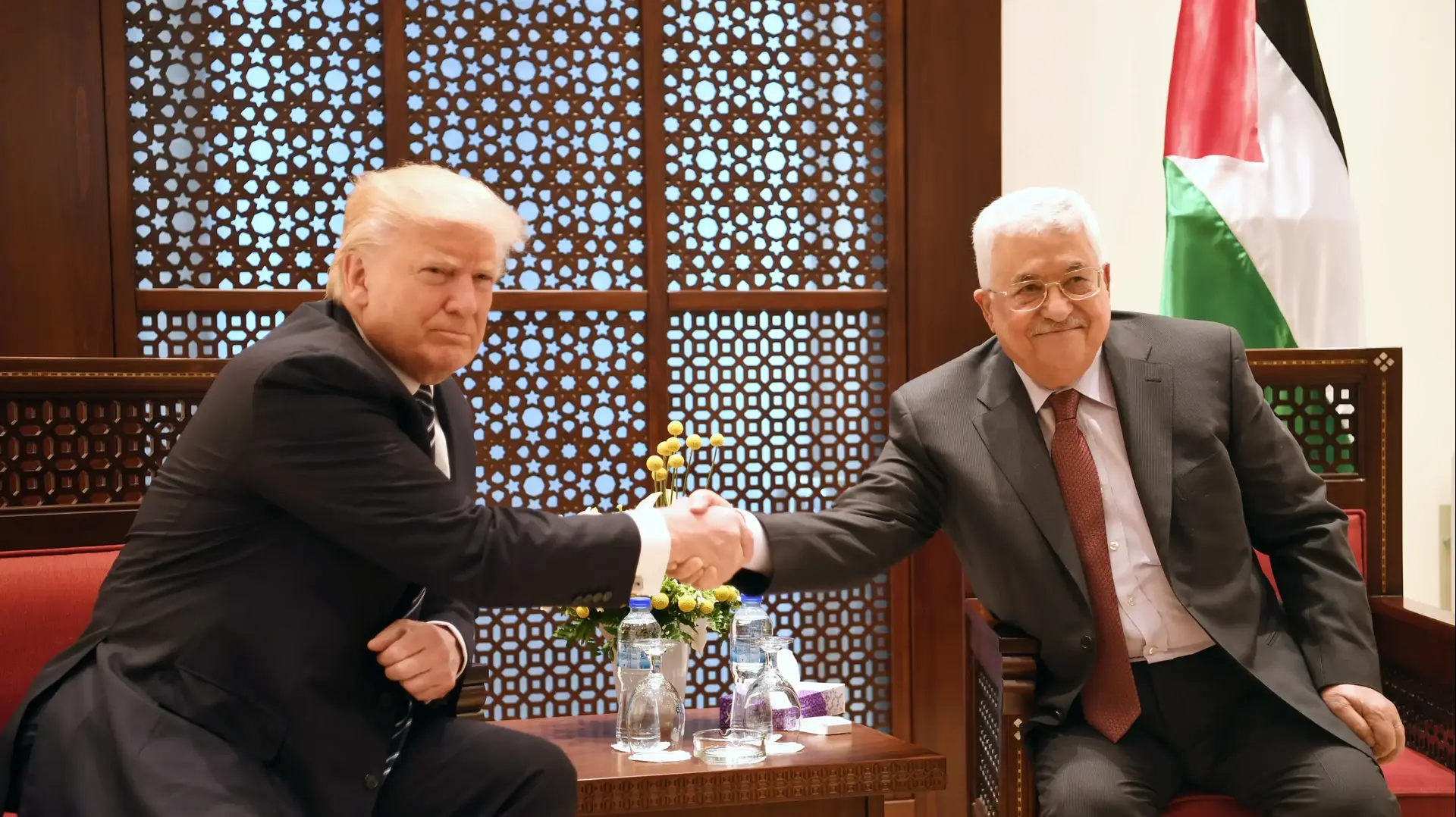 אבן מאזן נפגש עם דונלד טראמפ בבית לחם, ב-23 במאי 2017
אבן מאזן נפגש עם דונלד טראמפ בבית לחם, ב-23 במאי 2017
