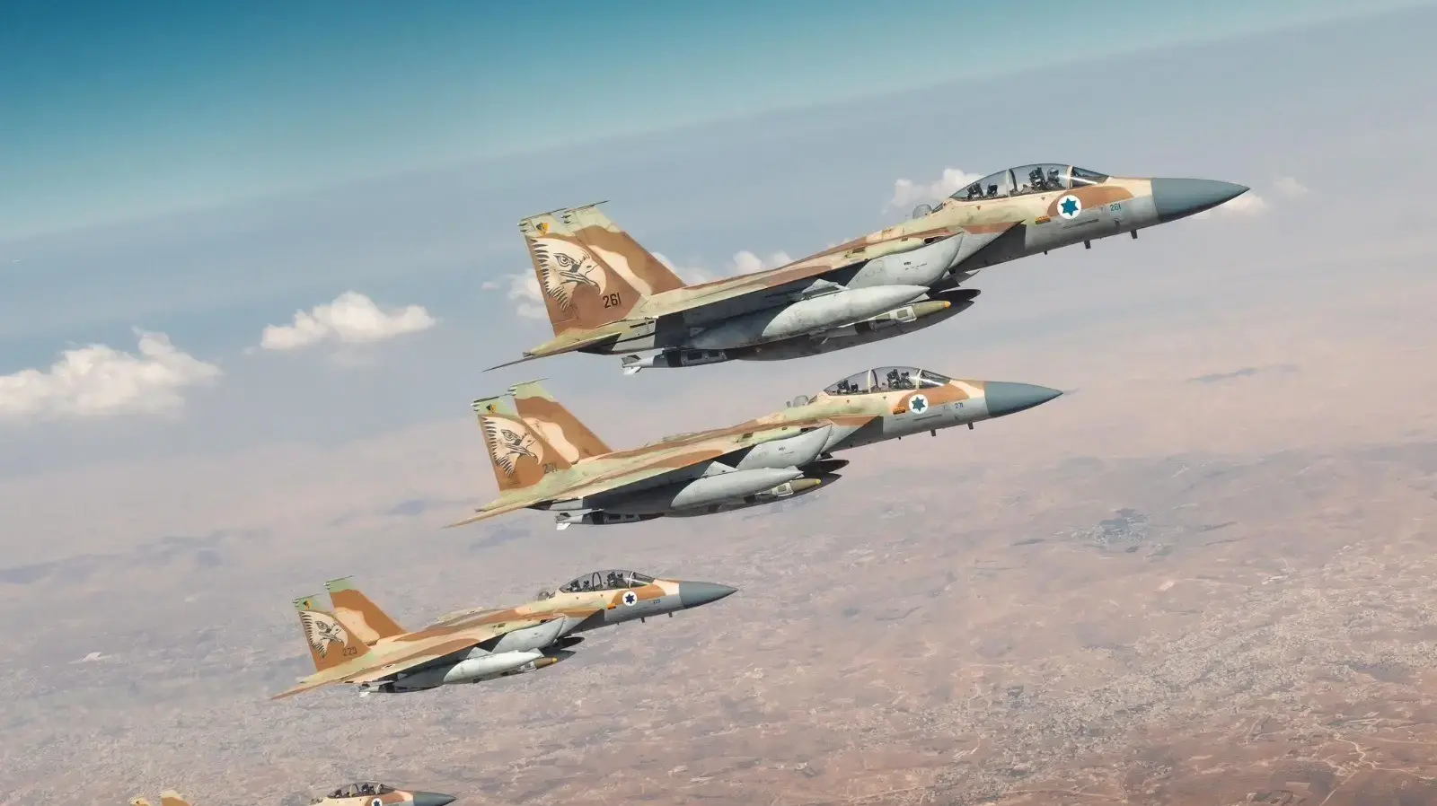 תיעוד ממבצע ״עם כלביא״: מטוסי הקרב של חיל האוויר בדרכם לגלי התקיפות בטהראן תיעוד ממבצע ״עם כלביא״: מטוסי הקרב של חיל האוויר בדרכם לגלי התקיפות בטהראן