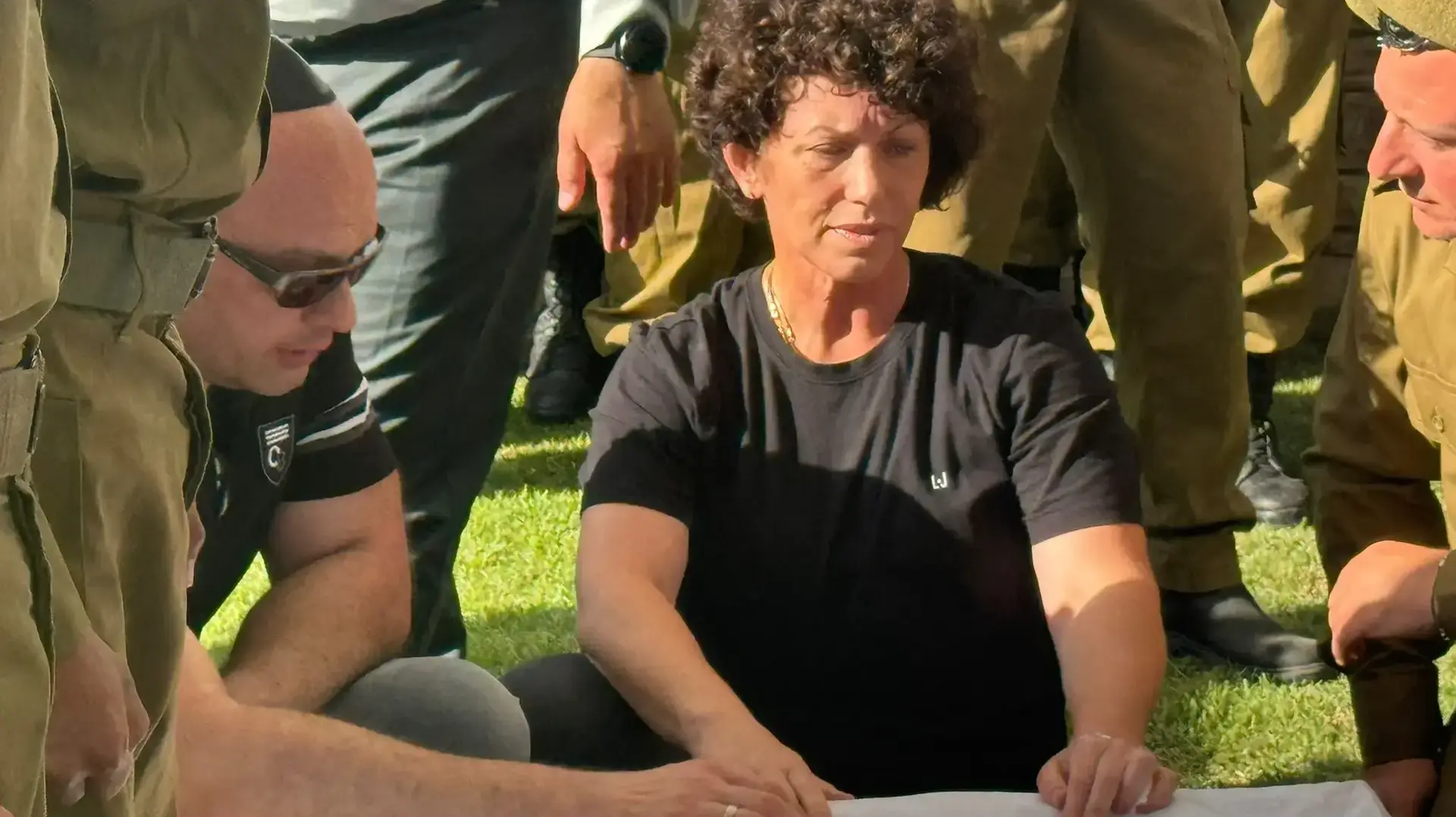 הלוויתו של סמ"ר אלון דוידוב ז"ל, בית העלמין צור שלום, קריית ים, 26 ביוני 2025 הלוויתו של סמ"ר אלון דוידוב ז"ל, בית העלמין צור שלום, קריית ים, 26 ביוני 2025