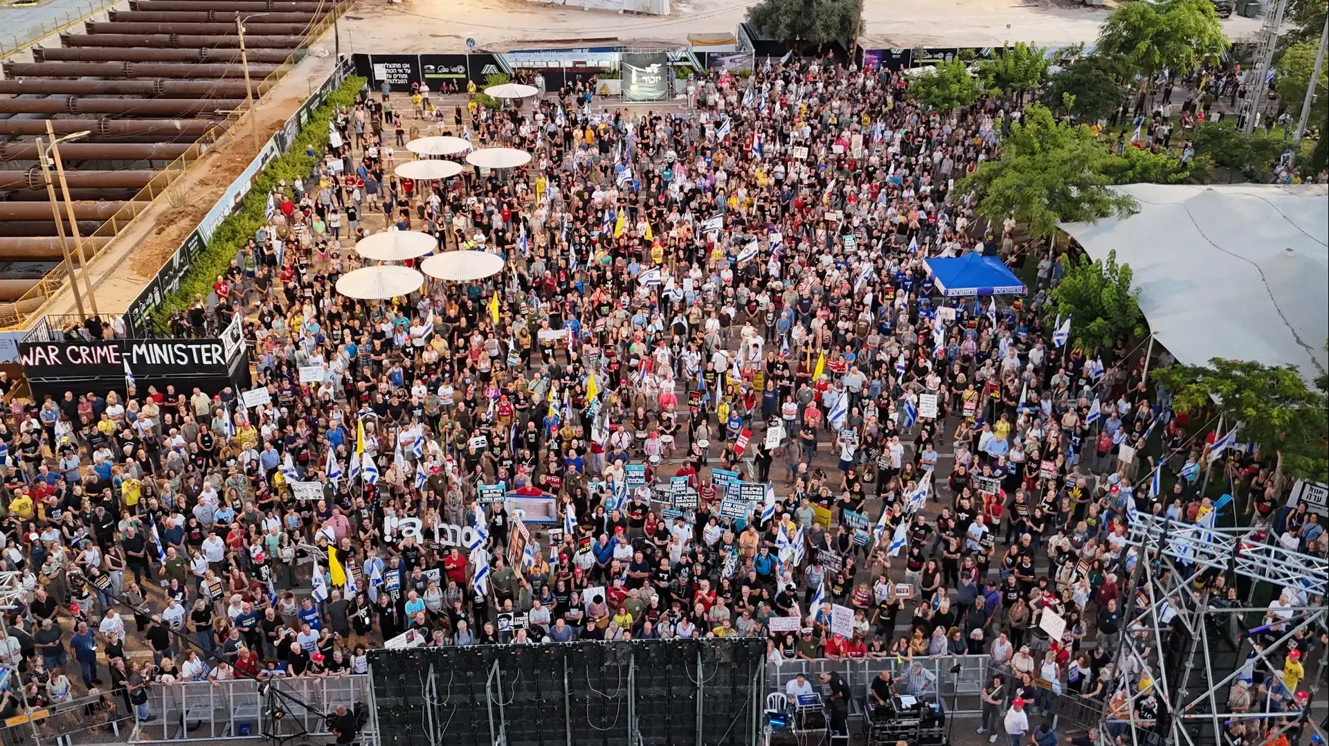 הפגנה בקריאה לסיום המלחמה, כיכר רבין, 26 ביוני 2025 הפגנה בקריאה לסיום המלחמה, כיכר רבין, 26 ביוני 2025