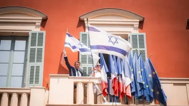 דגל ישראל מונף על בניין עיריית ניס שבצרפת דגל ישראל מונף על בניין עיריית ניס שבצרפת