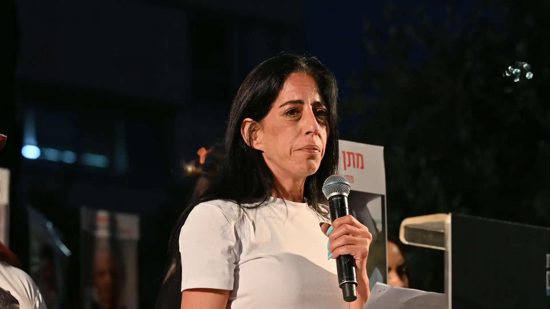 עינב צנגאוקר בהפגנה למען החזרת החטופים, שער בגין. 28 ביוני 2025