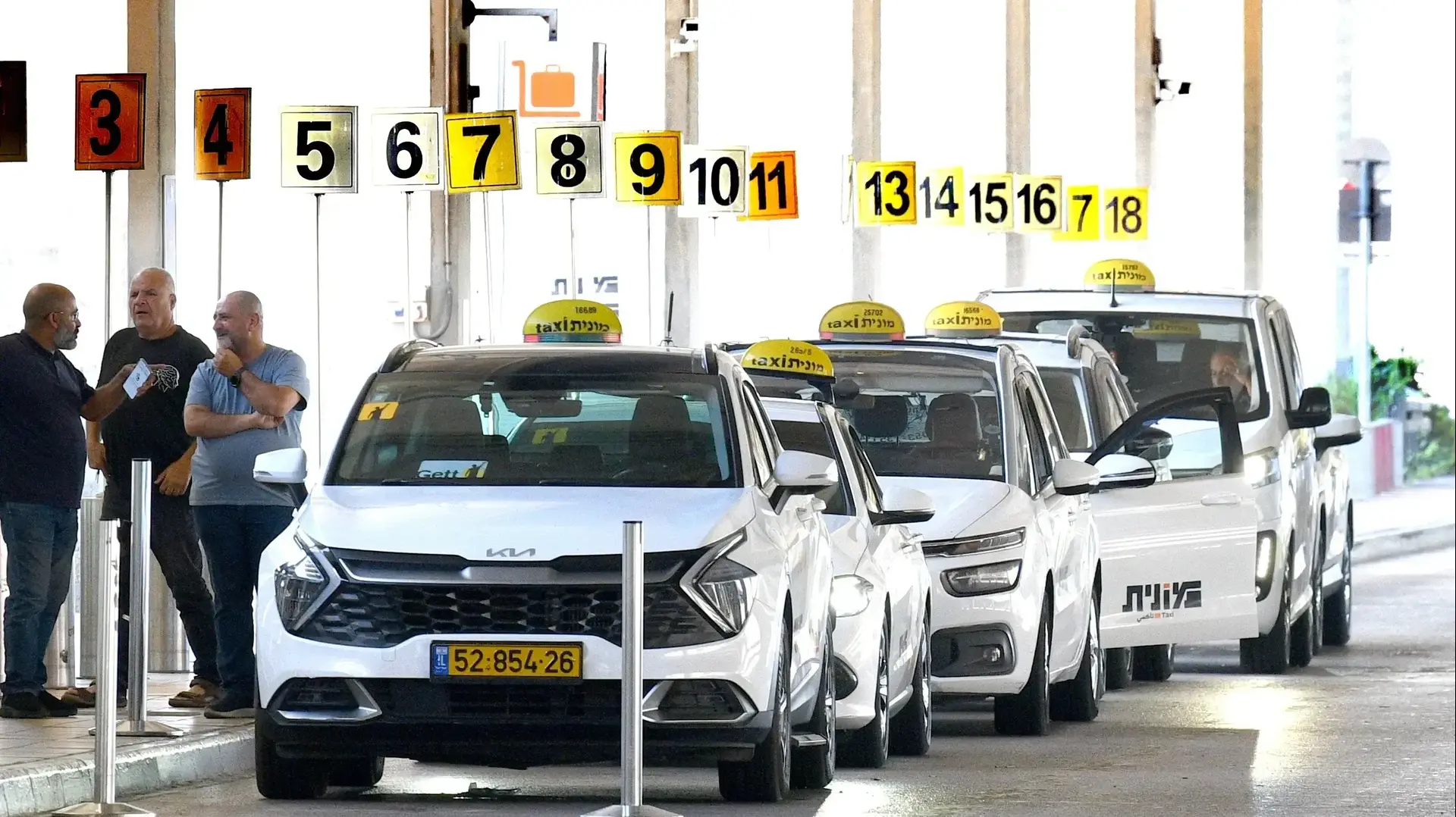 מוניות, נתב"ג, 25 ביוני 2025 מוניות, נתב"ג, 25 ביוני 2025