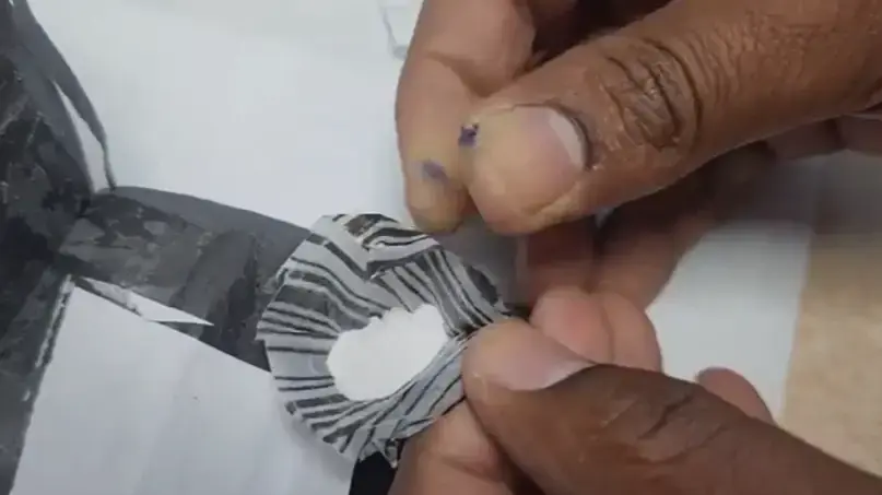 עורך דין חשוד כי ניסה להבריח חומר החשוד כסם לעצור בבית המעצר בתל אביב עורך דין חשוד כי ניסה להבריח חומר החשוד כסם לעצור בבית המעצר בתל אביב