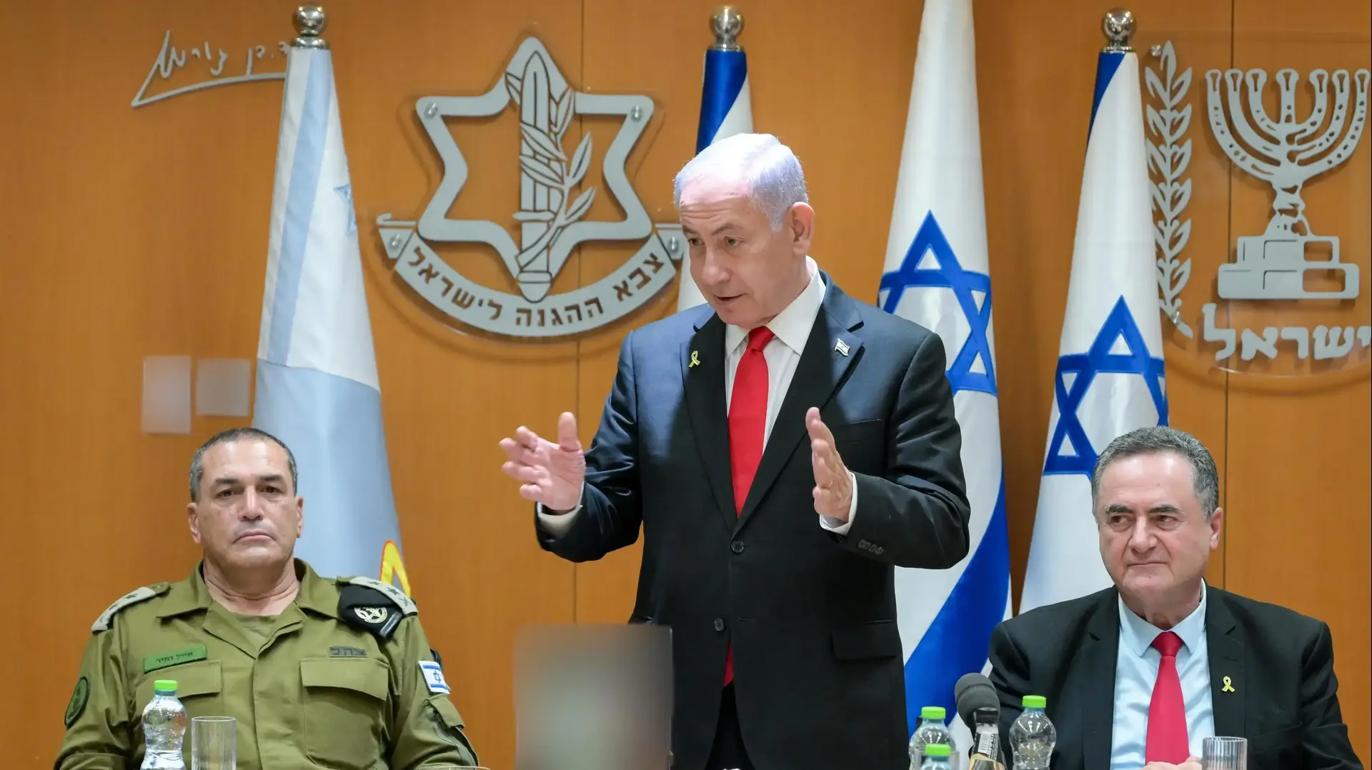 ראש הממשלה בנימין נתניהו, שר הביטחון ישראל כ״ץ והרמטכ״ל רב-אלוף אייל זמיר נפגשו עם פורום המטה הכללי של צה״ל , הקריה, 30 ביוני 2025
