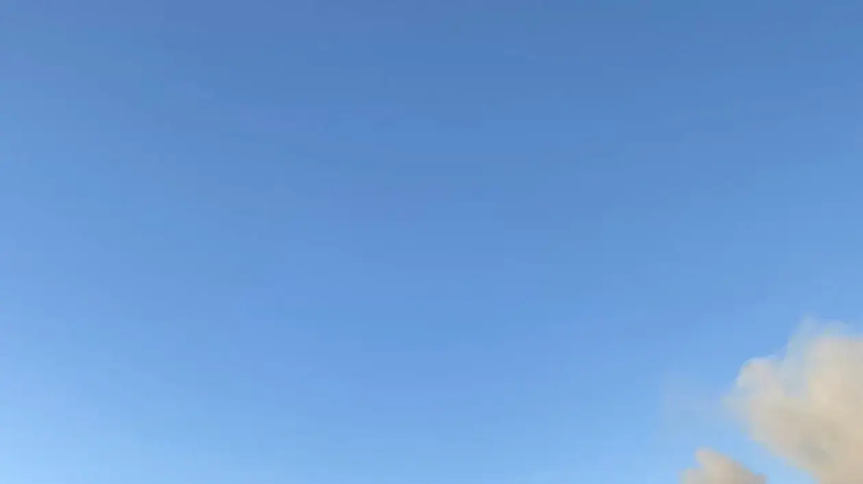 שריפת ענק בכרתים, תיירים מתפנים מבתי המלון שריפת ענק בכרתים, תיירים מתפנים מבתי המלון