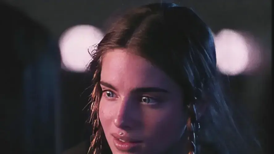 נועה קירל מתוך הסדרה "איננה" נועה קירל מתוך הסדרה "איננה"