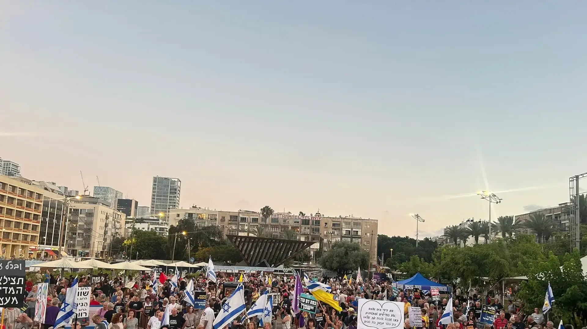הפגנה נגד הממשלה בכיכר רבין, 3 ביולי 2025 הפגנה נגד הממשלה בכיכר רבין, 3 ביולי 2025