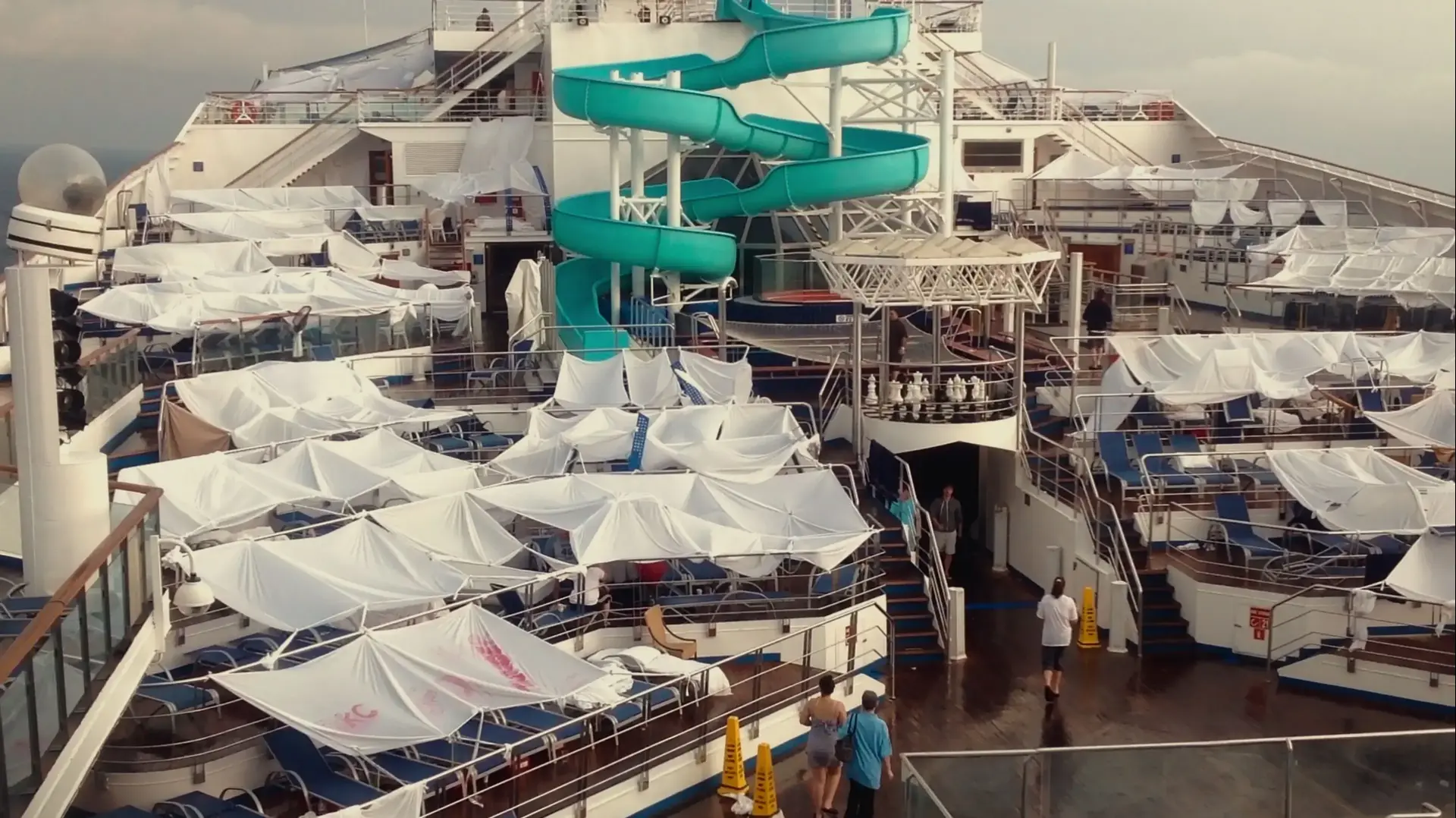 "קטסטרופה מוחלטת: קרוז מחורבן" (Trainwreck: Poop Cruise) "קטסטרופה מוחלטת: קרוז מחורבן" (Trainwreck: Poop Cruise)