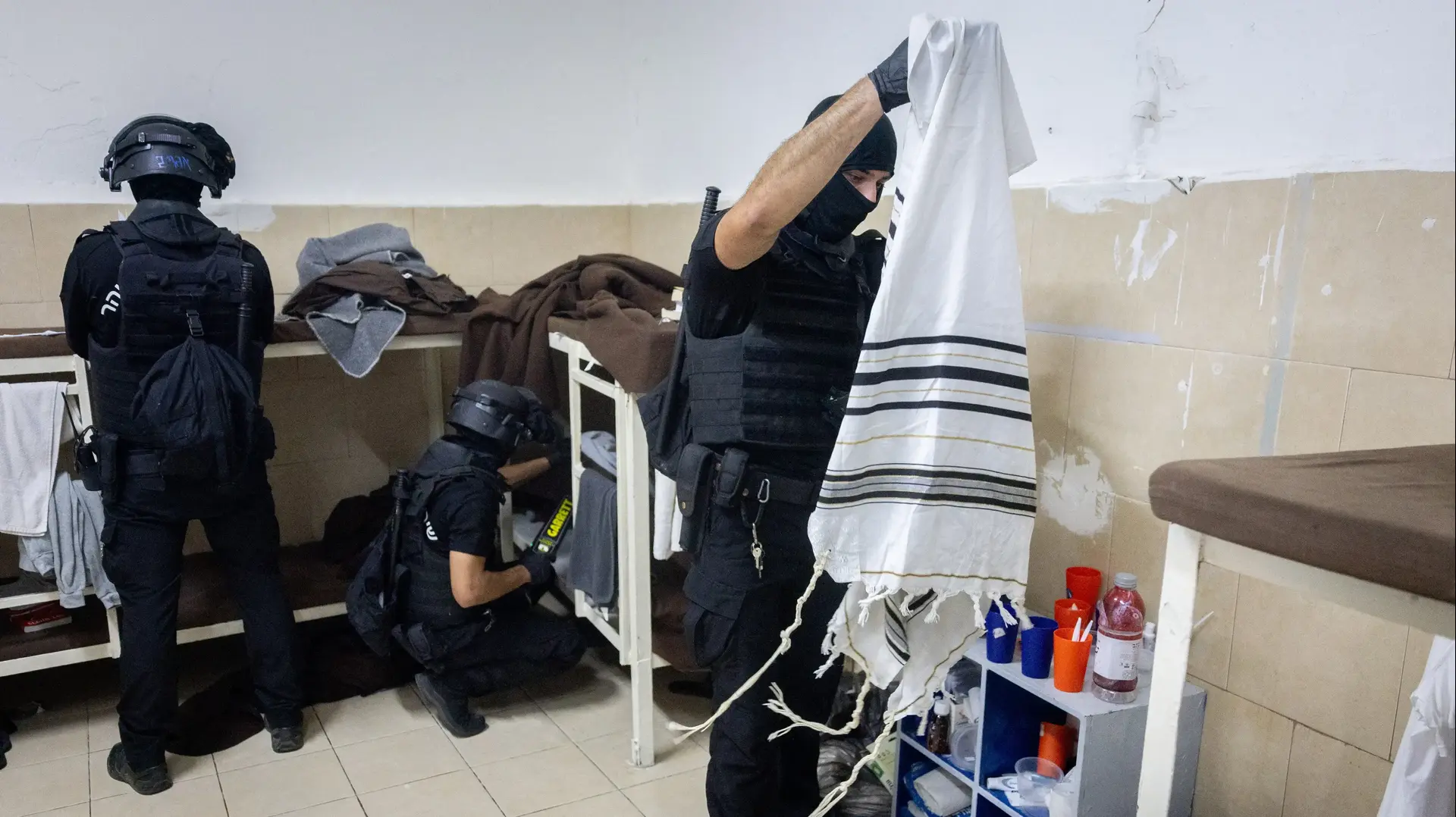 חיפוש באגף לעצירים ישראלים הנאשמים בריגול למען איראן, כלא דמון, 1 ביולי 2025 חיפוש באגף לעצירים ישראלים הנאשמים בריגול למען איראן, כלא דמון, 1 ביולי 2025