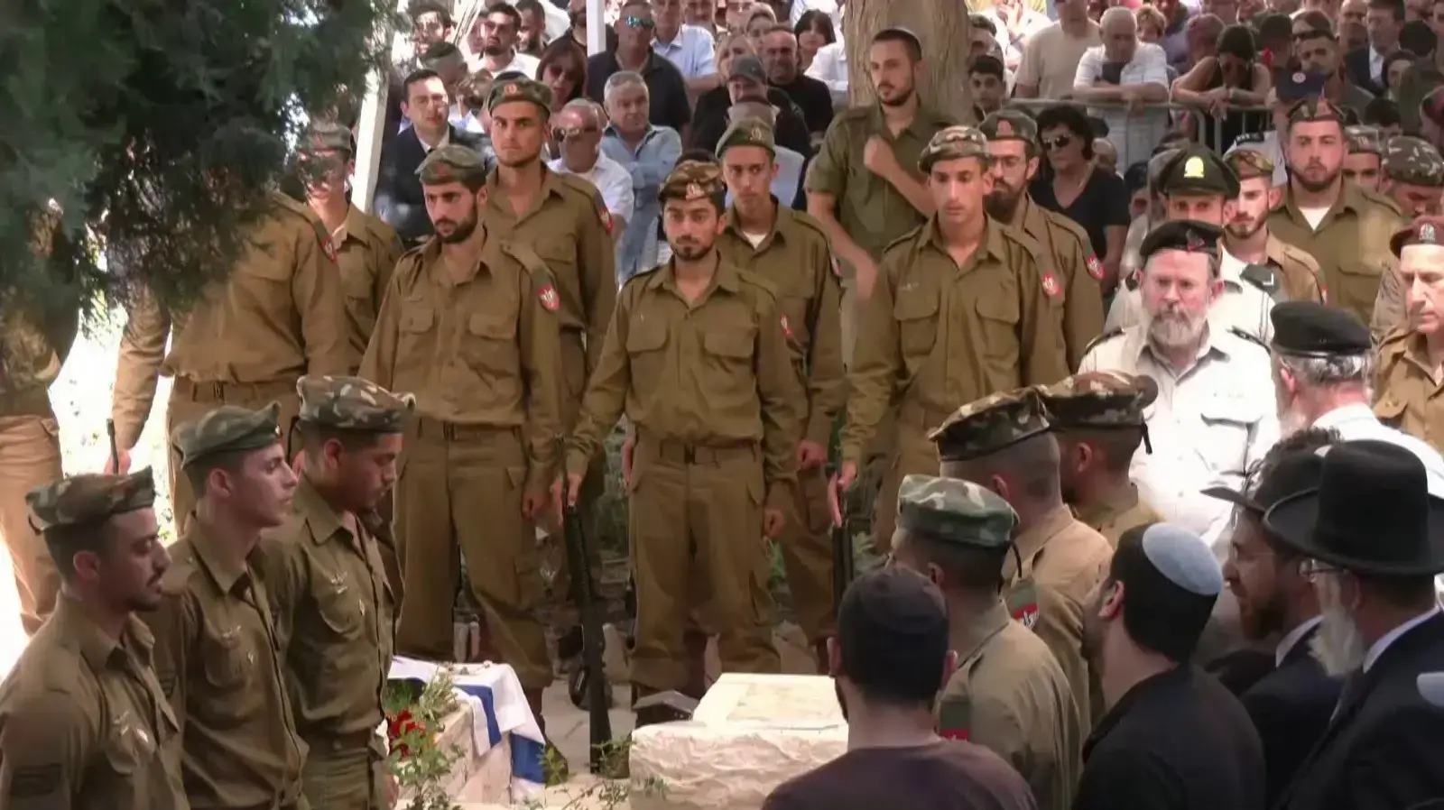 הלוויה של סמל ראשון נועם אהרון מסגדיאן, בית העלמין הצבאי הר הרצל י-ם. 8 ביולי 2025