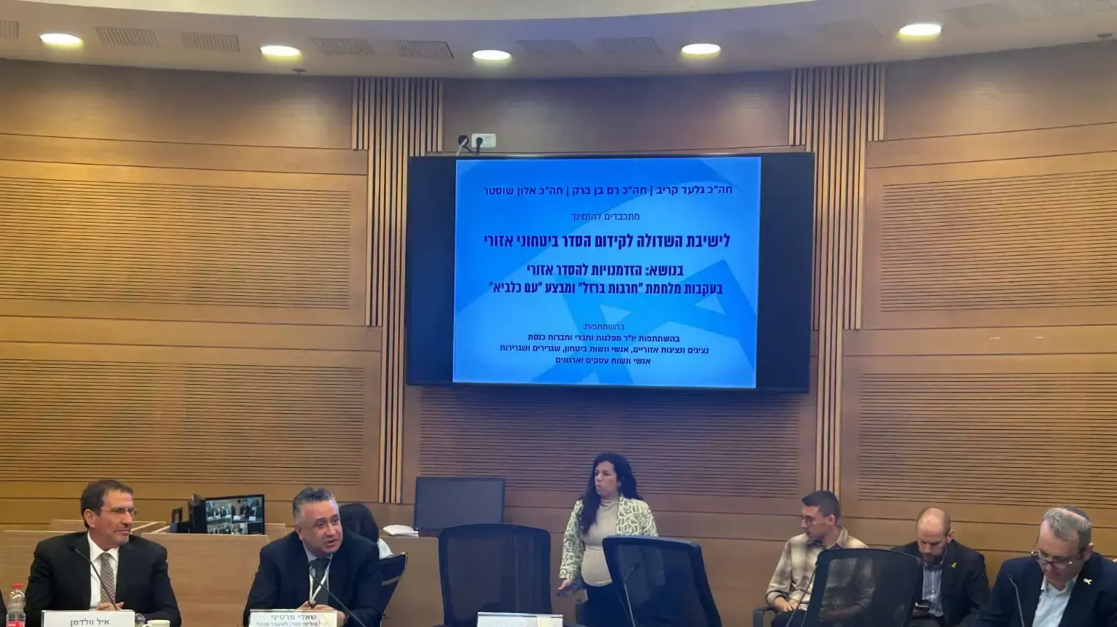 איש עסקים ופעיל פוליטי סורי הגיע היום לביקור חריג בכנסת והשתתף בכנס השנה של שדולה חדשה לקידום הסדר ביטחוני אזורי. איש עסקים ופעיל פוליטי סורי הגיע היום לביקור חריג בכנסת והשתתף בכנס השנה של שדולה חדשה לקידום הסדר ביטחוני אזורי.