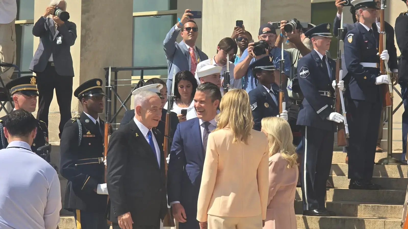 קבלת פנים לראש הממשלה נתניהו ורעייתו שרה בפנטגון, 9 ביולי 2025 קבלת פנים לראש הממשלה נתניהו ורעייתו שרה בפנטגון, 9 ביולי 2025