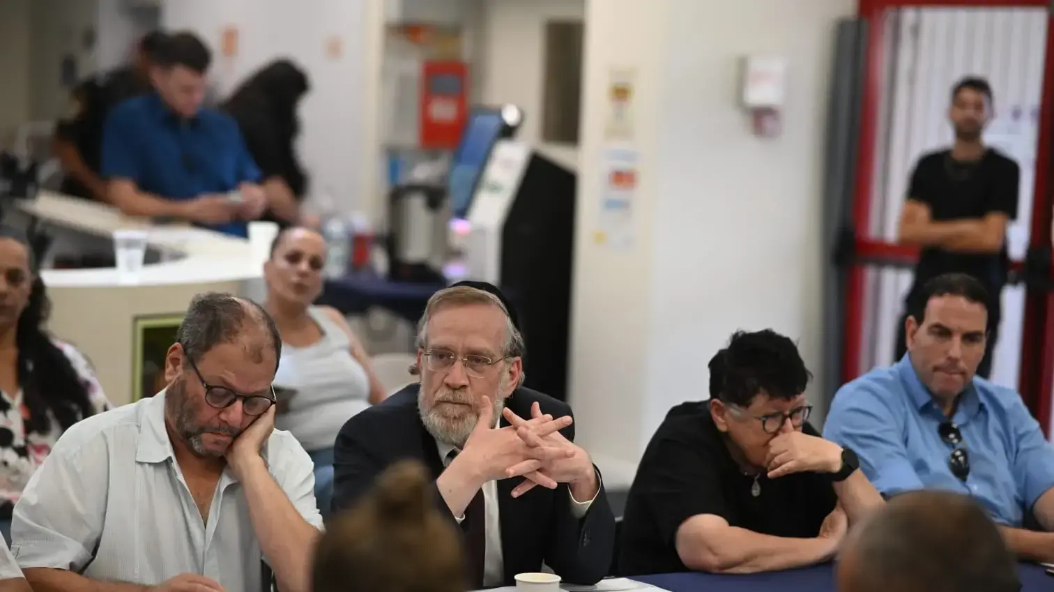 עופר כסיף,יצחק פינדרוס,סיור ועדת חוקה, ספריה קהילתית בשכונת שפירא, דרום ת"א, 10 ביולי 2025 עופר כסיף,יצחק פינדרוס,סיור ועדת חוקה, ספריה קהילתית בשכונת שפירא, דרום ת"א, 10 ביולי 2025
