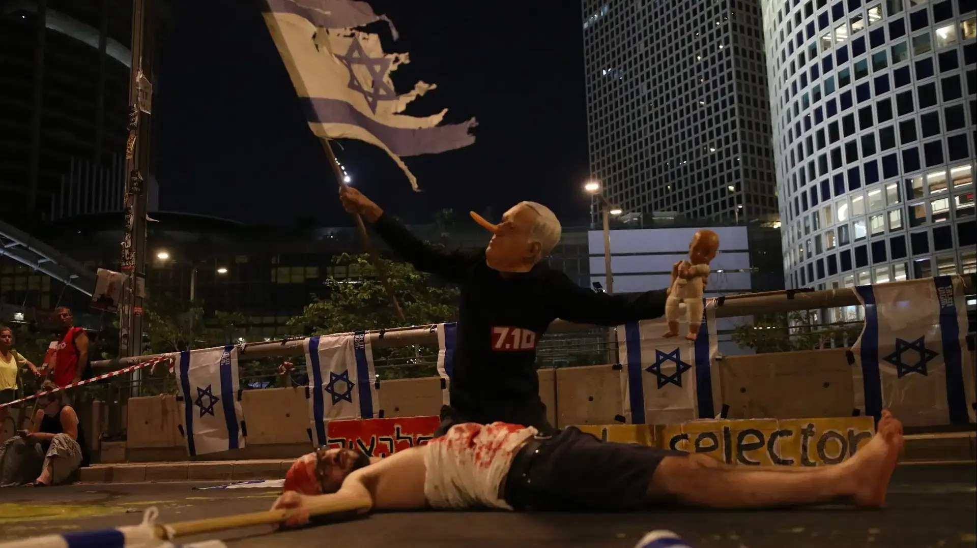 הפגנה בדרישת שחרור כל החטופים בעסקה, שער בגין של הקריה ת״א, 13 ביולי 2025 הפגנה בדרישת שחרור כל החטופים בעסקה, שער בגין של הקריה ת״א, 13 ביולי 2025