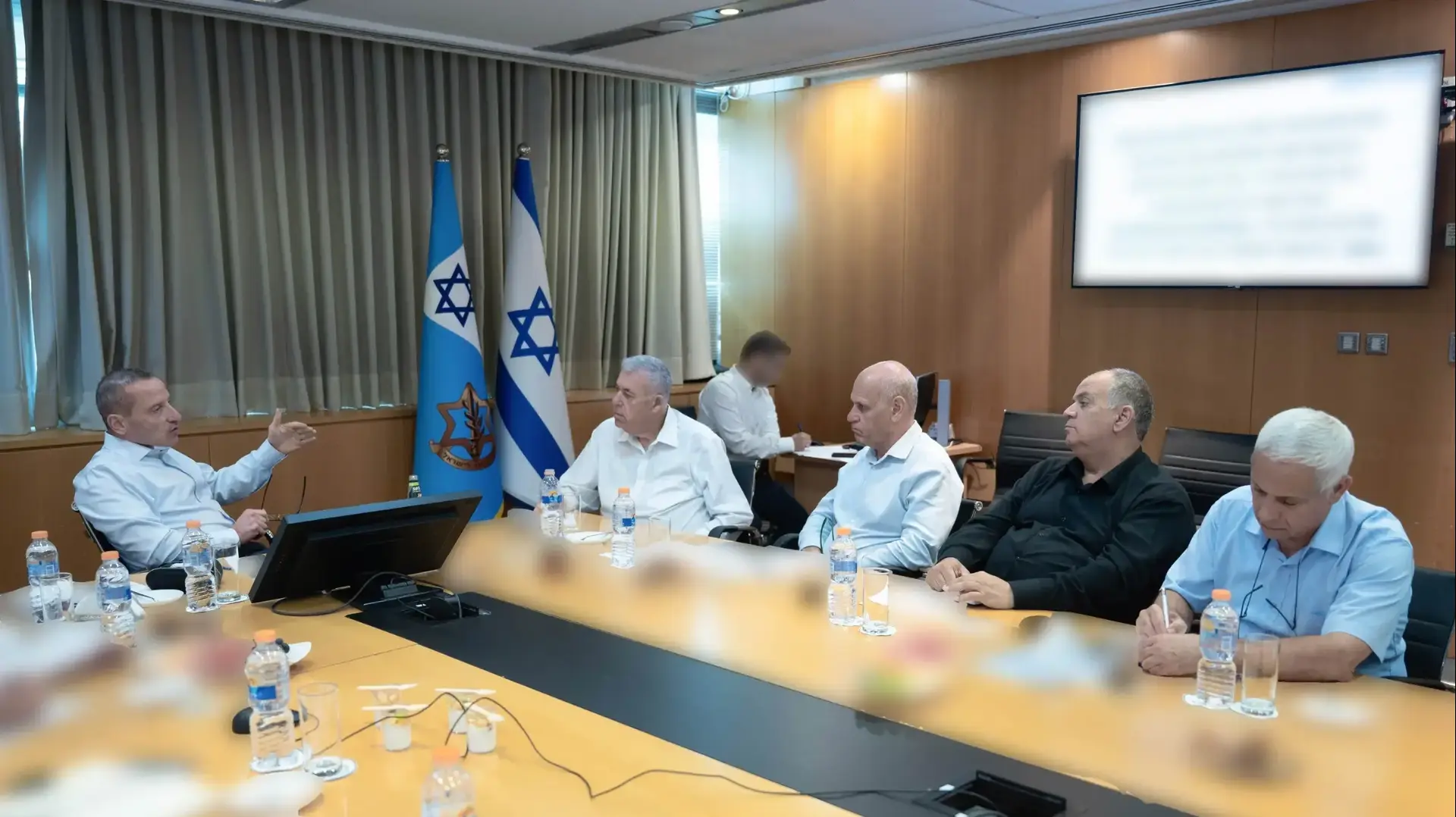 מנכ"ל משרד הביטחון, אלוף (מיל') אמיר ברעם, כינס את מנכ"לי התעשיה האווירית, רפאל, אלביט מערכות ותומר לדיון הערכת מצב והפקת לקחים בעקבות מבצע 'עם כלביא מנכ"ל משרד הביטחון, אלוף (מיל') אמיר ברעם, כינס את מנכ"לי התעשיה האווירית, רפאל, אלביט מערכות ותומר לדיון הערכת מצב והפקת לקחים בעקבות מבצע 'עם כלביא