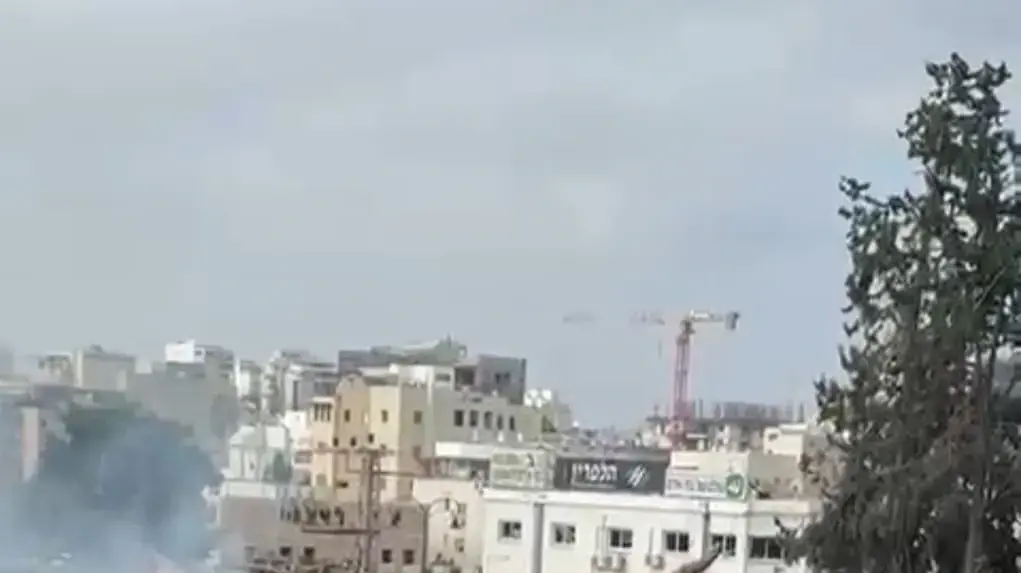 הודיה שקורי ליד ביתה שנפגע מטיל איראני, רחובות הודיה שקורי ליד ביתה שנפגע מטיל איראני, רחובות