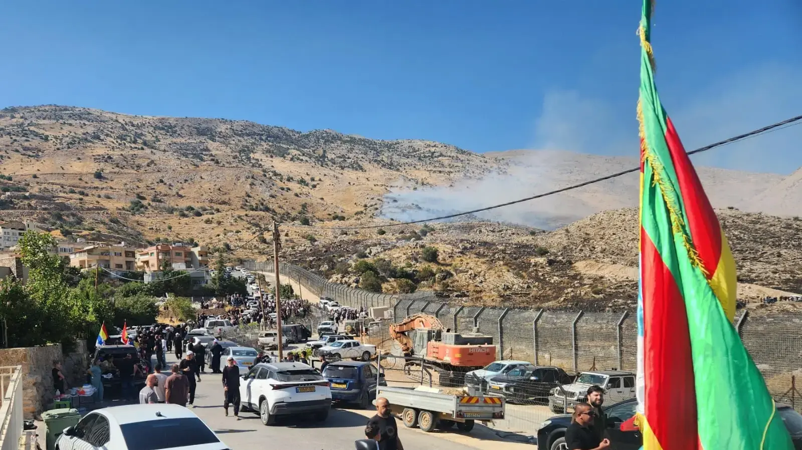 דרוזים סמוך לגדר גבול בין סוריה לישראל, 16 ביולי 2025 דרוזים סמוך לגדר גבול בין סוריה לישראל, 16 ביולי 2025