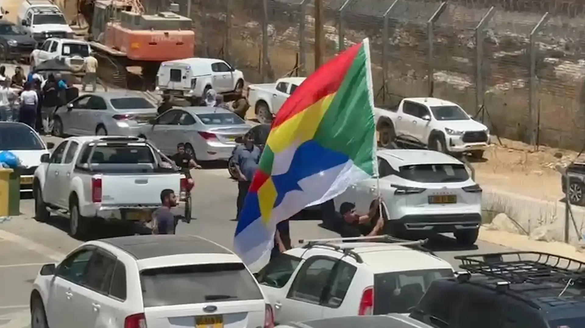 דרוזים סמוך לגדר גבול בין סוריה לישראל