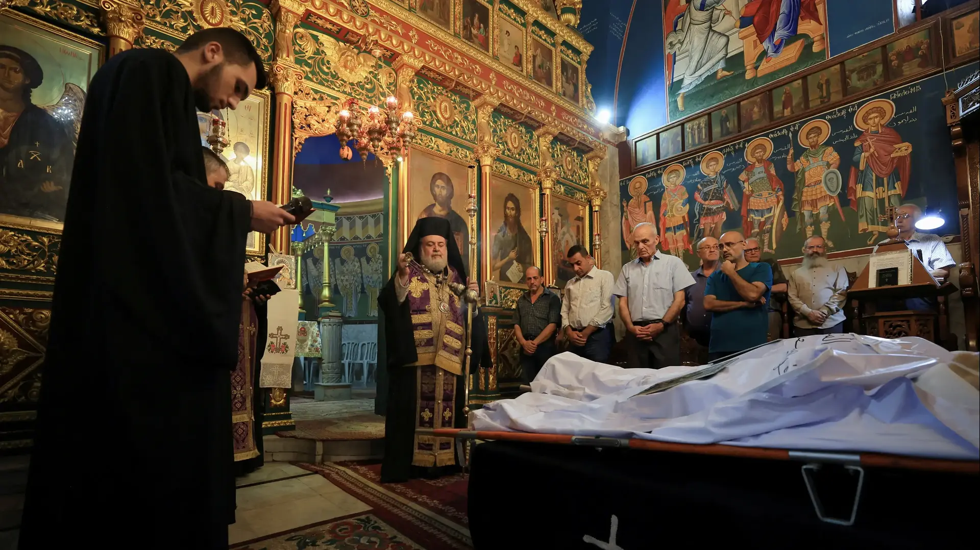 ההרוגים בתקיפת כנסיית המשפחה הקדושה ברצועת עזה, מובאים למנוחות בכנסיית פורפיריוס הקדוש, 18 ביולי 2025 ההרוגים בתקיפת כנסיית המשפחה הקדושה ברצועת עזה, מובאים למנוחות בכנסיית פורפיריוס הקדוש, 18 ביולי 2025