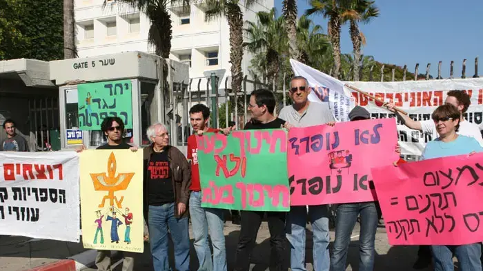 סטודנטים ומרצים נעלו את שערי אוניברסיטת תל אביב