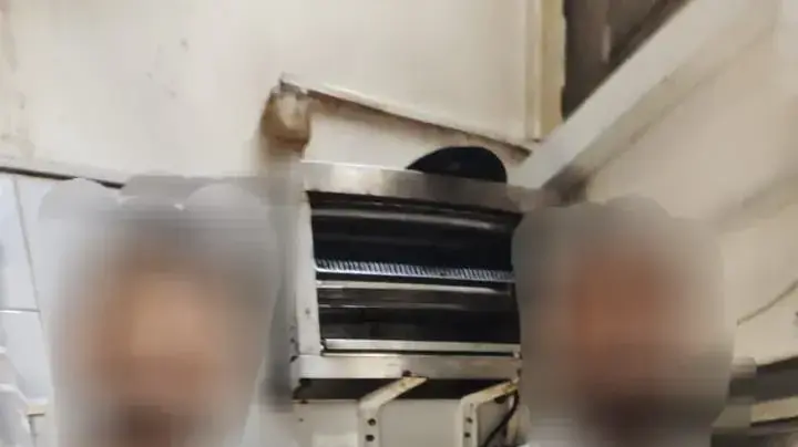 צו סגירה לעסק המשמש כבר-מסעדה במרכז תל אביב, שהעסיק על פי החשד שני שוהים בלתי חוקיים תושבי השטחים, בניגוד לחוק. 21 ביולי 2025 צו סגירה לעסק המשמש כבר-מסעדה במרכז תל אביב, שהעסיק על פי החשד שני שוהים בלתי חוקיים תושבי השטחים, בניגוד לחוק. 21 ביולי 2025