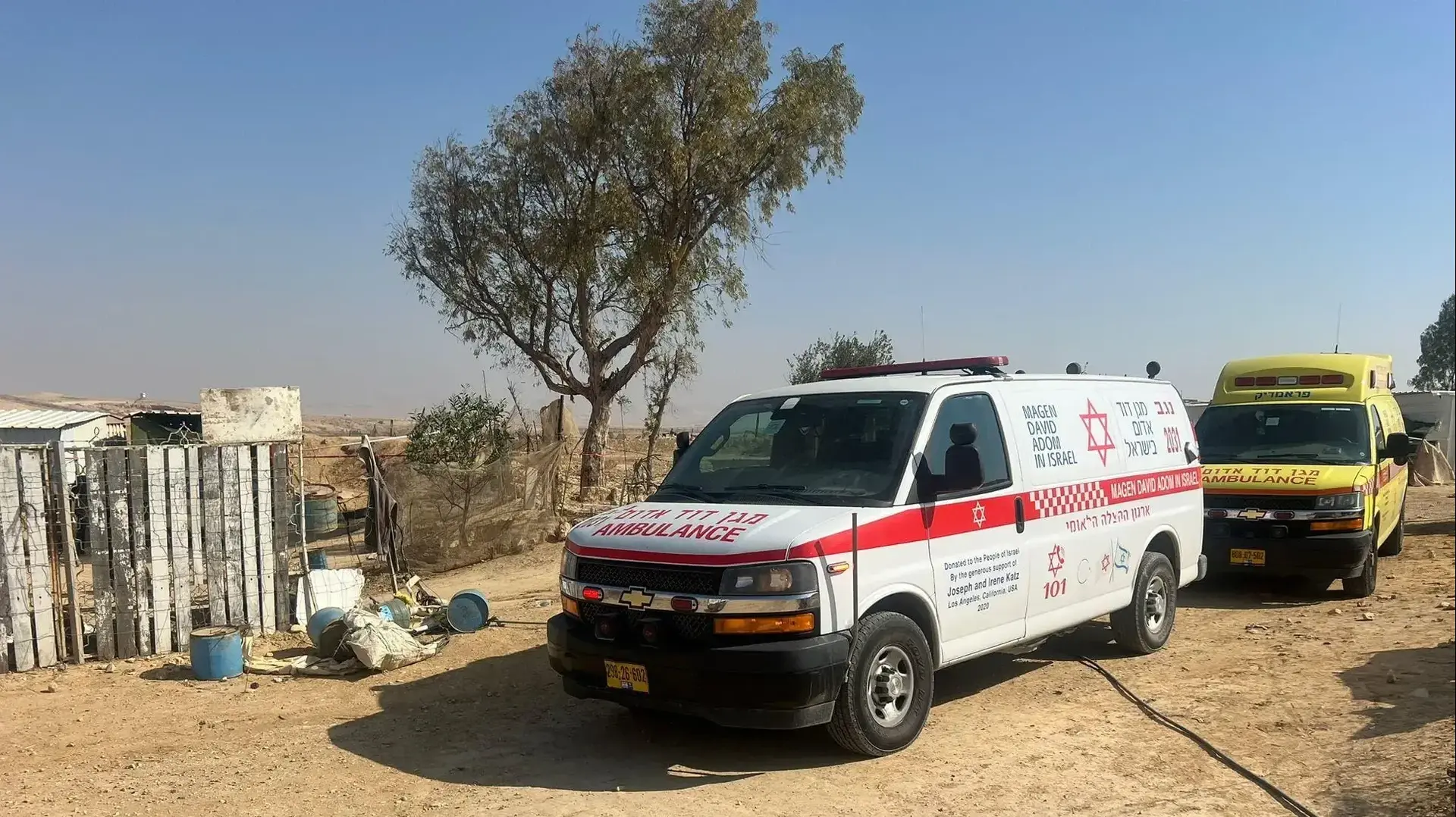 אמבולנס בזירת האירוע בערערה בנגב אמבולנס בזירת האירוע בערערה בנגב