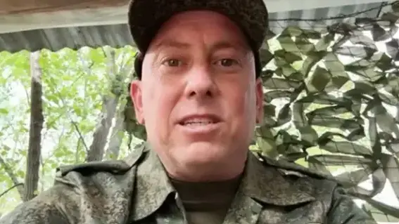 דרק האפמן אזרח אמריקני שנמלט לרוסיה ונשלח להילחם באוקראינה דרק האפמן אזרח אמריקני שנמלט לרוסיה ונשלח להילחם באוקראינה