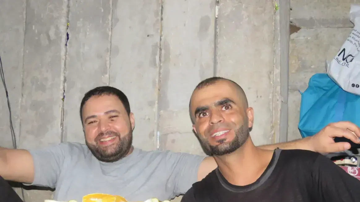 תיעודים של מחבלי חמאס עם אוכל במנהרות. 23 ביולי 2025 תיעודים של מחבלי חמאס עם אוכל במנהרות. 23 ביולי 2025