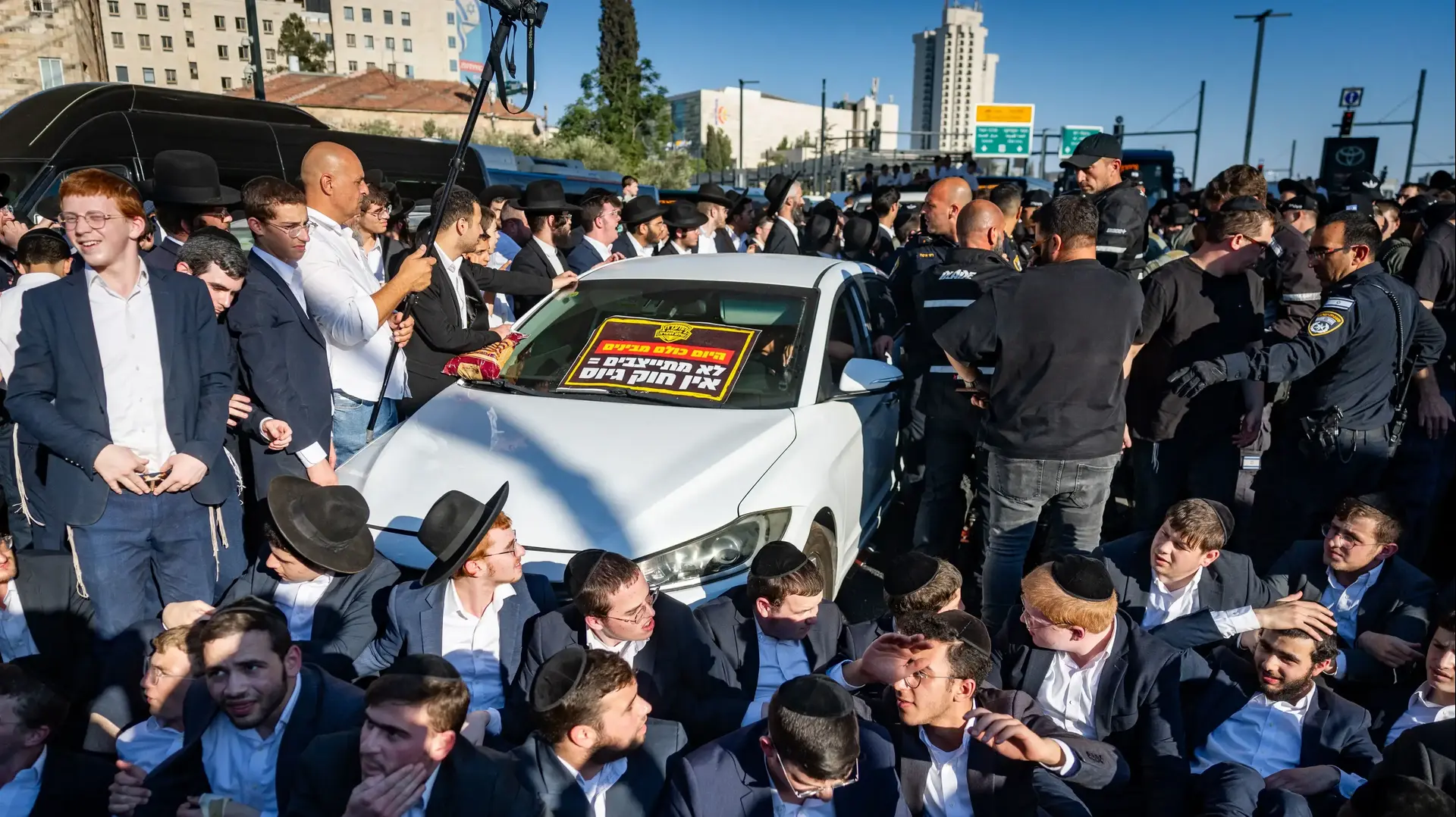 הפגנות הפלג הירושלמי נגד חוק גיוס החרדים, כניסה לירושלים, 23 ביולי 2025 הפגנות הפלג הירושלמי נגד חוק גיוס החרדים, כניסה לירושלים, 23 ביולי 2025
