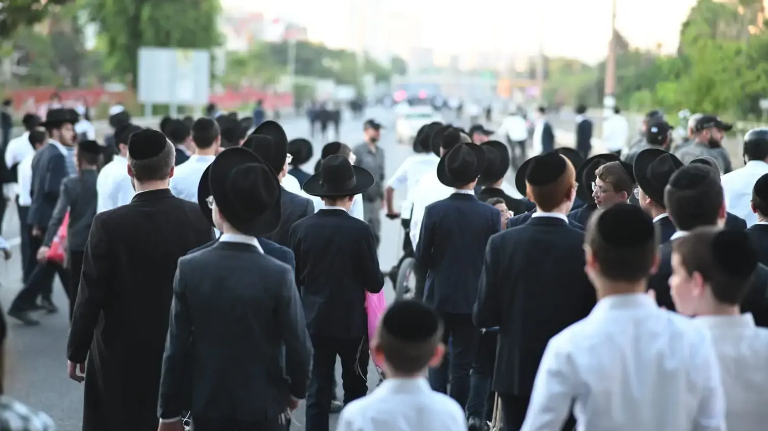 הפגנת הפלג הירושלמי נגד גיוס חרדים לצה"ל, כביש 4 ליד בני ברק, 23 ביולי 2025 הפגנת הפלג הירושלמי נגד גיוס חרדים לצה"ל, כביש 4 ליד בני ברק, 23 ביולי 2025