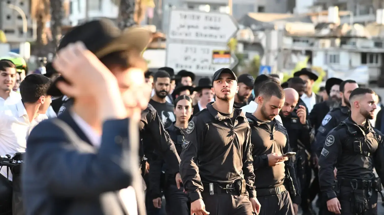הפגנת הפלג הירושלמי נגד גיוס חרדים לצה"ל, כביש 4 ליד בני ברק, 23 ביולי 2025 הפגנת הפלג הירושלמי נגד גיוס חרדים לצה"ל, כביש 4 ליד בני ברק, 23 ביולי 2025