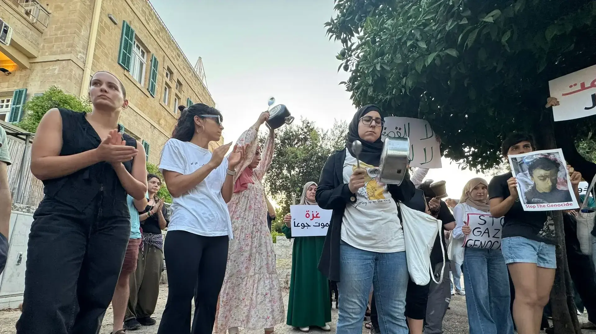 הפגנה של פורום "בצלמו", שדרות בן גוריון 27 חיפה הפגנה של פורום "בצלמו", שדרות בן גוריון 27 חיפה