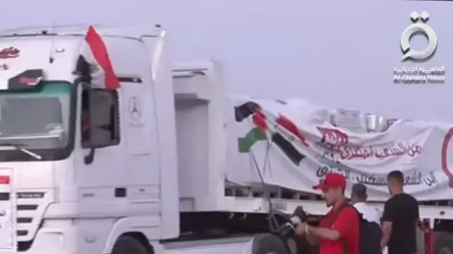 עשרות משאיות הנושאות טונות של סיוע הומניטארי לעבר מעבר רפיח וזאת כהכנה לקראת הגעתן למעבר כרם שלום ומשם לרצועת עזה עשרות משאיות הנושאות טונות של סיוע הומניטארי לעבר מעבר רפיח וזאת כהכנה לקראת הגעתן למעבר כרם שלום ומשם לרצועת עזה