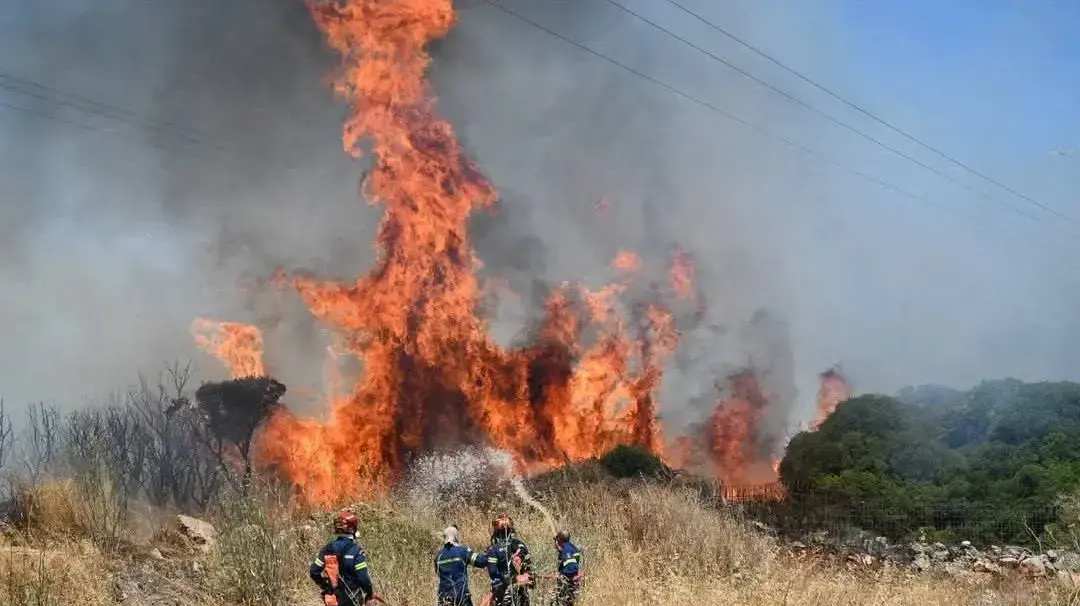 יוון פנתה לאיחוד האירופי לסיוע בכיבוי שריפות הענק יוון פנתה לאיחוד האירופי לסיוע בכיבוי שריפות הענק