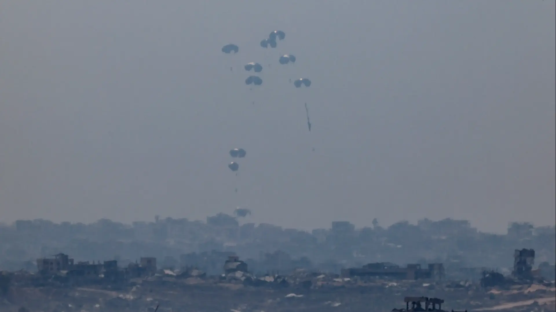 הצנחת סיוע הומניטרי לרצועת עזה, 27 ביולי 2025 הצנחת סיוע הומניטרי לרצועת עזה, 27 ביולי 2025