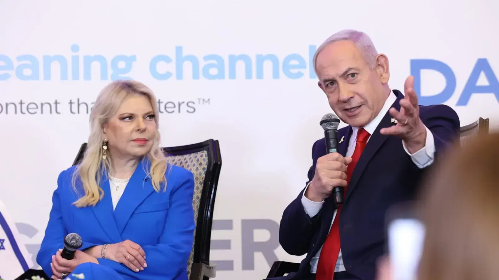 ראש הממשלה בנימין נתניהו ורעייתו שרה נתניהו, בועידת הנצרות בוולדורף אסטוריה בירושלים, 27 ביולי 2025 ראש הממשלה בנימין נתניהו ורעייתו שרה נתניהו, בועידת הנצרות בוולדורף אסטוריה בירושלים, 27 ביולי 2025