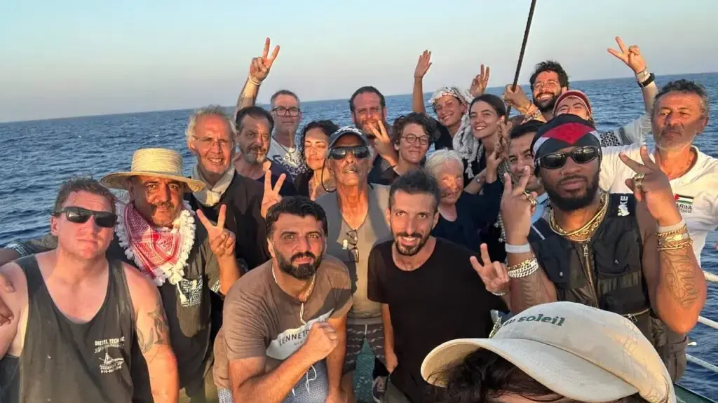 צוות הספינה חנדלה בהפלגה צוות הספינה חנדלה בהפלגה