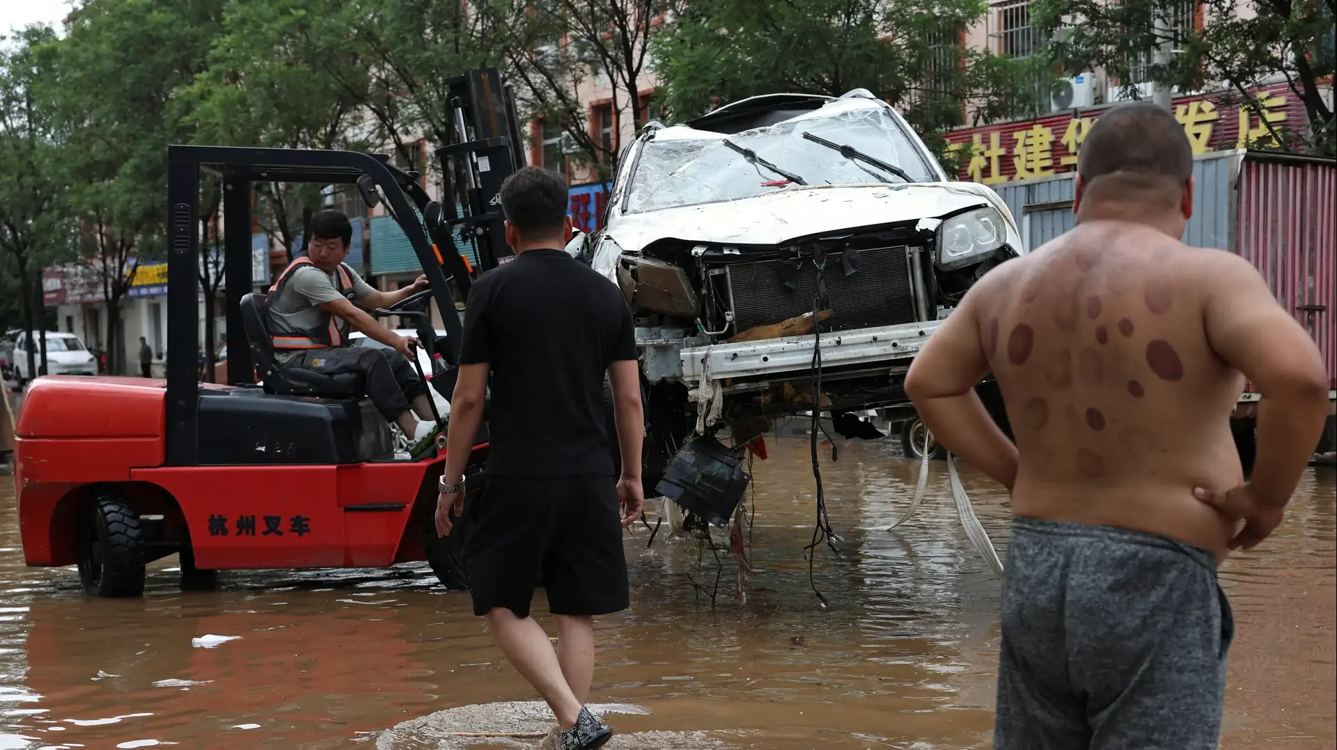 סין, עשרות הרוגים בשיטפונות בבייג'יג ובסביבתה סין, עשרות הרוגים בשיטפונות בבייג'יג ובסביבתה