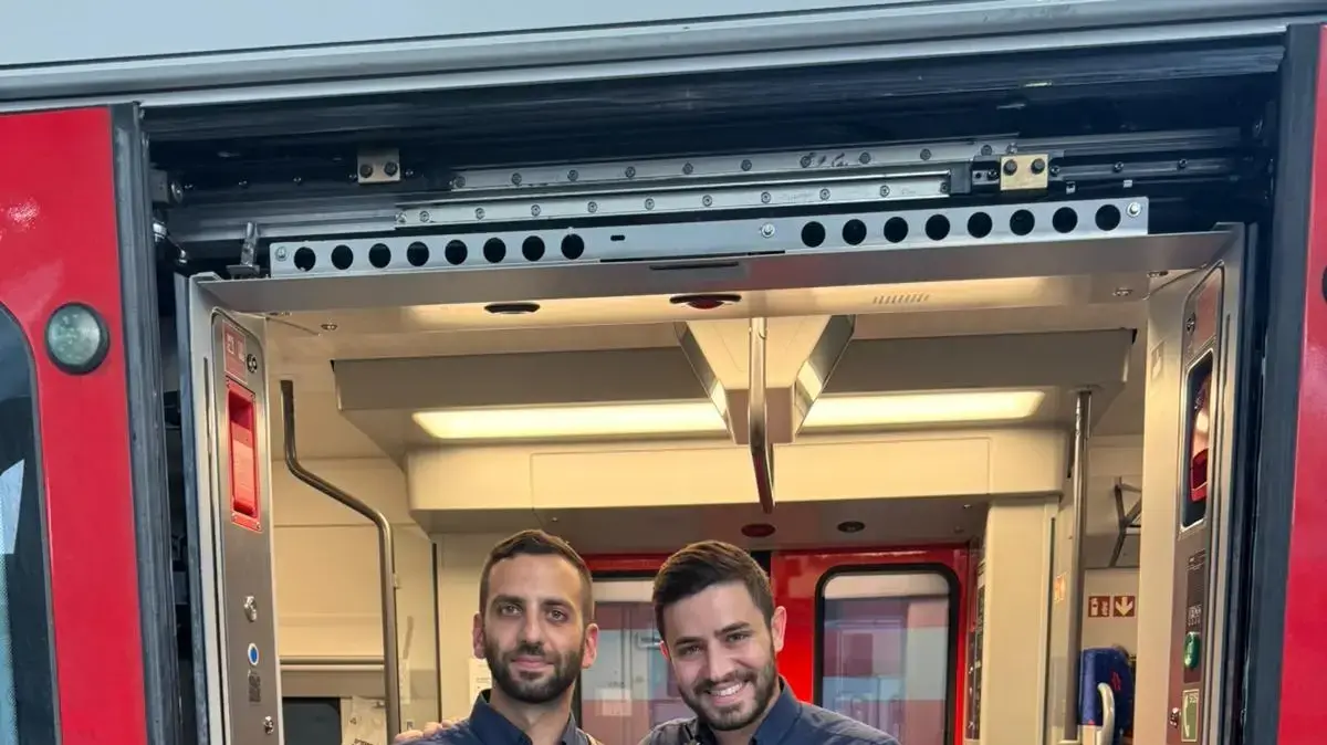 עובדי הרכבת שמצאו את התיק ובו עשרות אלפי שקלים עובדי הרכבת שמצאו את התיק ובו עשרות אלפי שקלים