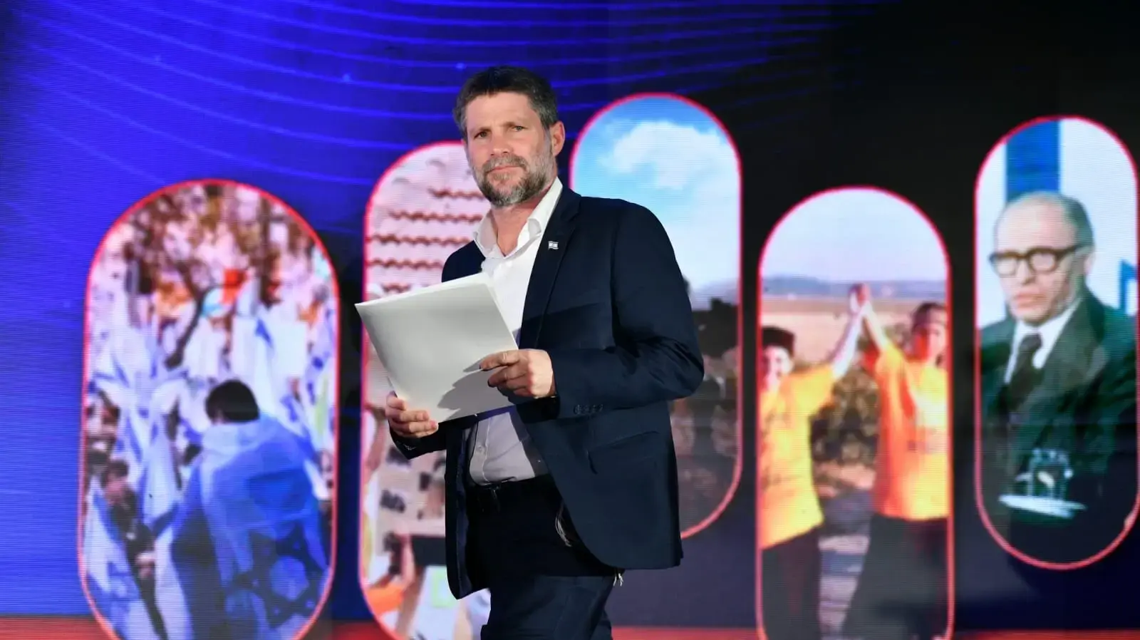 בצלאל סמוטריץ'-ועידת הימין הישראלי "כנס החזון השני של המחנה הלאומי", אקספו תל אביב. 31 ביולי 2025 בצלאל סמוטריץ'-ועידת הימין הישראלי "כנס החזון השני של המחנה הלאומי", אקספו תל אביב. 31 ביולי 2025